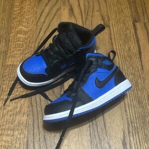 Nike Air Jordan Mid 1 Hyper Royal Sneakers